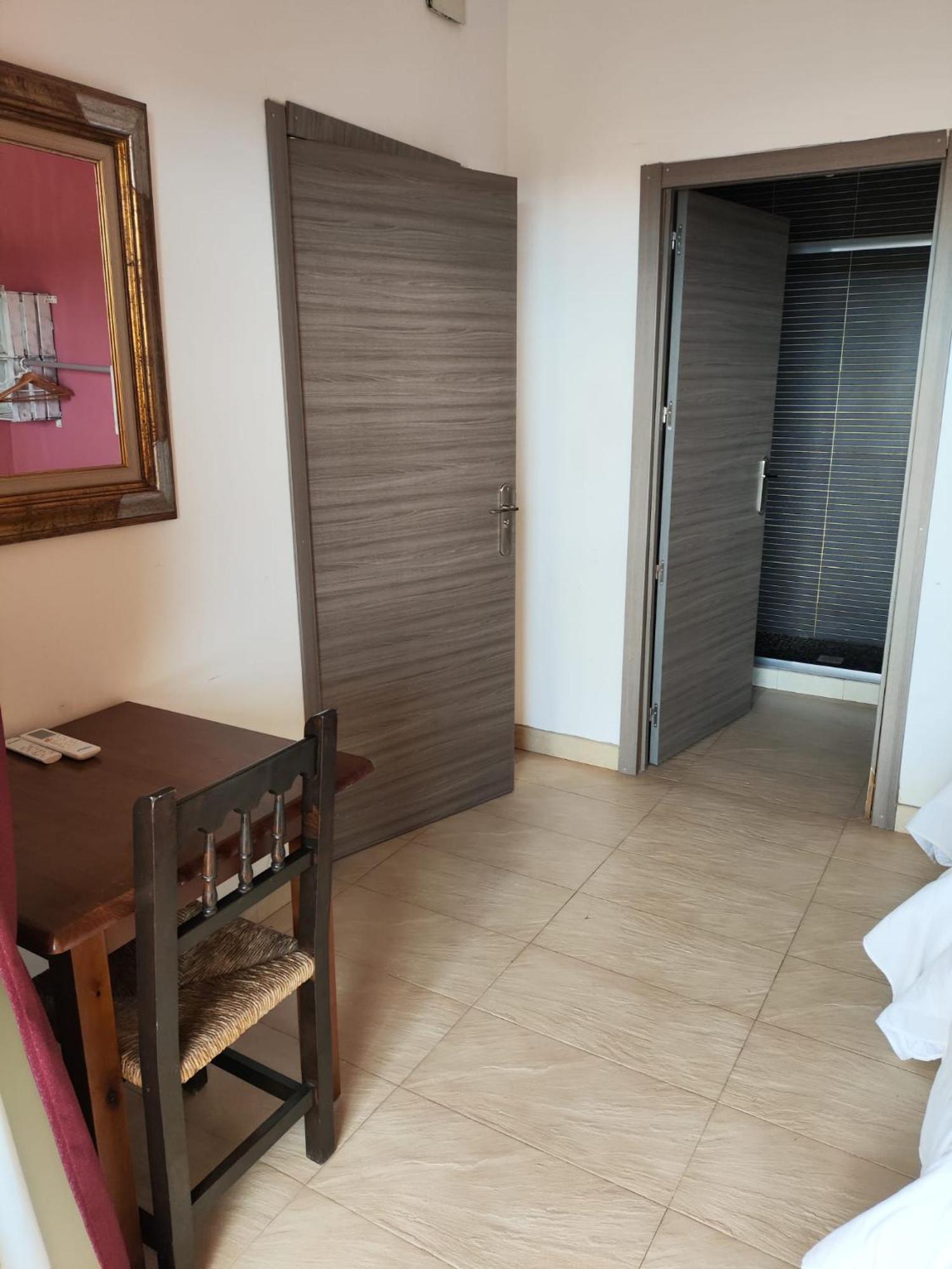 L'Olivera Casa Rural กาสเตญบิสบาล ภายนอก รูปภาพ